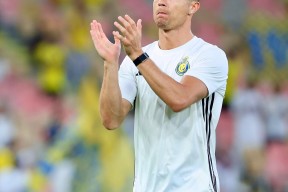 C罗官方宣布表现优异新规，塞尔维亚队引发争议！