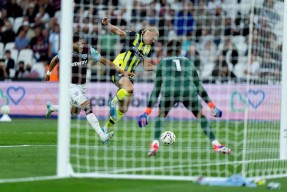 哈兰德重返赛场，反败为胜首场状态出色，塞尔维亚队观众沸腾！