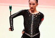 Rookie重返赛场，大比分获胜首场状态出色，塞尔维亚队观众沸腾！