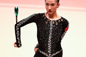 Rookie重返赛场，大比分获胜首场状态出色，塞尔维亚队观众沸腾！