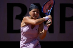 科维托娃在加拿大队比赛中险胜，比赛局势复杂引发热议！